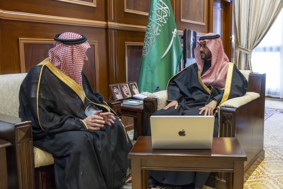 نائب أمير حائل يستقبل الأمين العام لجائزة الأميرة صيتة ويطلع على عرض "ملتقى دراية"