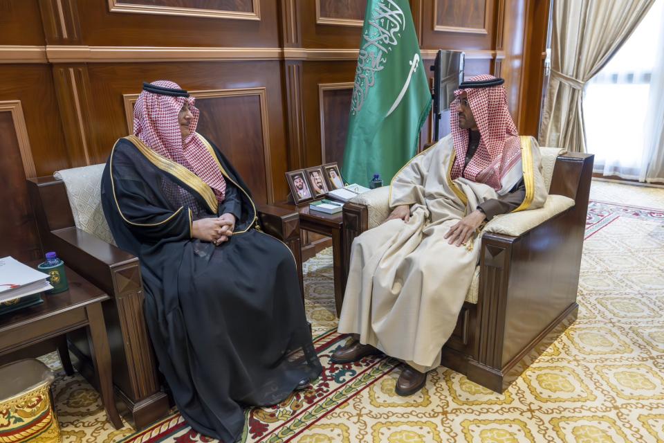 نائب أمير حائل يستقبل مدير فرع وزارة الرياضة بالمنطقة