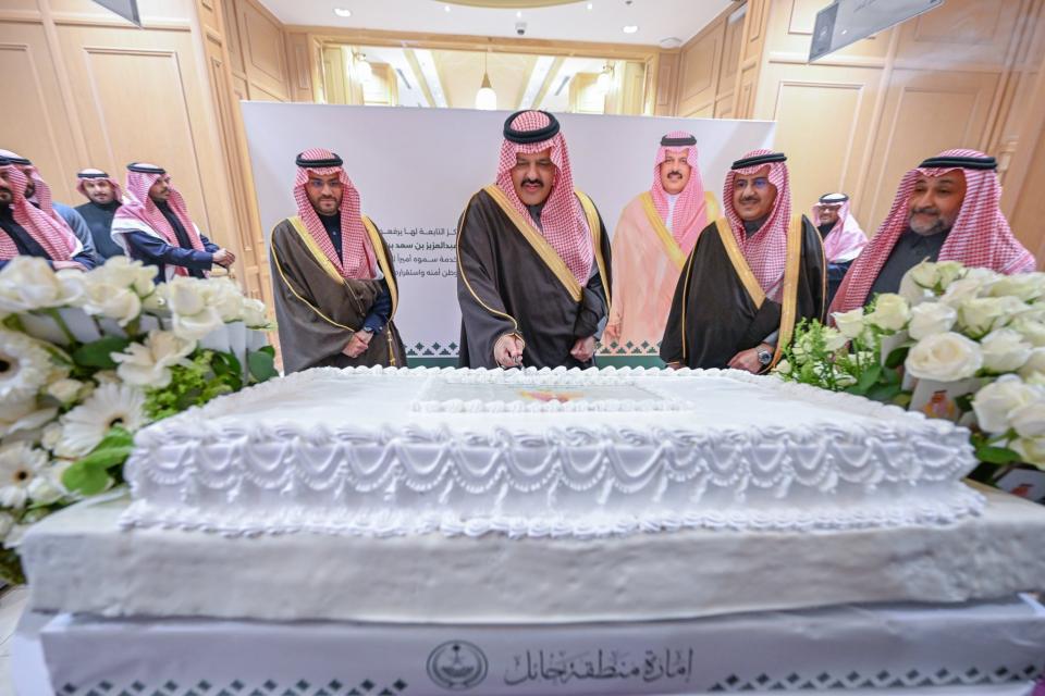 الأمير عبدالعزيز بن سعد يستقبل المهنئين بتمديد خدمته أميرًا لمنطقة حائل