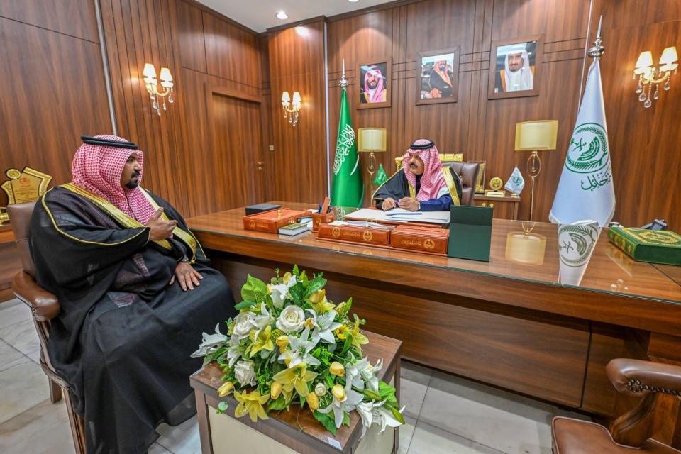 أمير حائل يستقبل مدير فرع الإدارة العامة للمجاهدين بالمنطقة