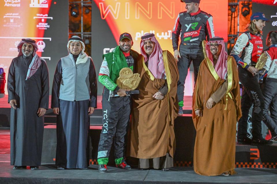 أمير منطقة حائل يتوّج الراجحي بطلًا لرالي حائل تويوتا الدولي 2025