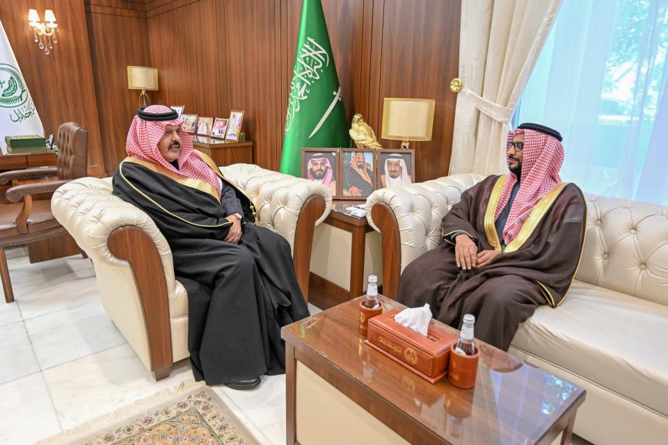 أمير حائل يستقبل مدير فرع هيئة حقوق الإنسان بالمنطقة