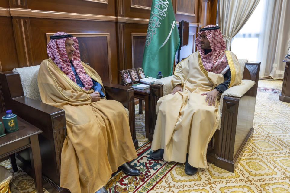 نائب أمير حائل يستقبل مدير شركة الاتصالات السعودية بالمنطقة