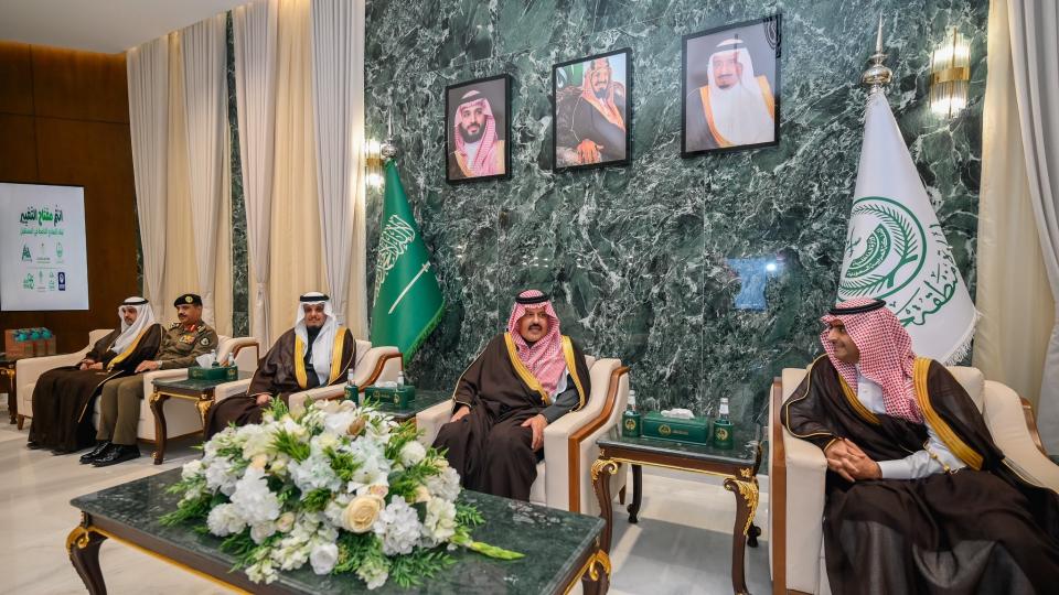أمير حائل يرعى حفل تسليم 100 وحدة سكنية لمستفيدي الجمعية الخيرية لرعاية الأيتام بحائل "رفاق"