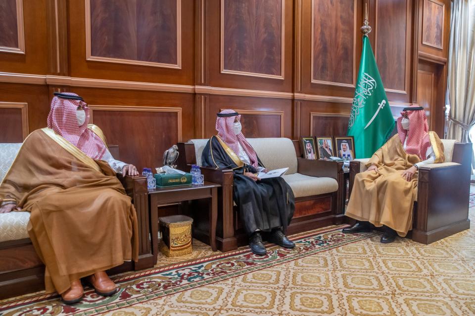 سمو نائب أمير منطقة حائل يطلع على برامج وأهداف جمعية استدامة المعرفة التعليمة