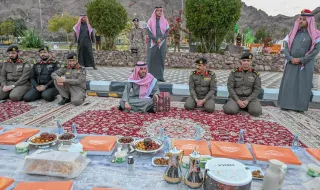 نائب أمير منطقة حائل يشارك رجال الأمن إفطارهم الرمضاني في الميدان