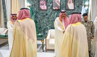 أمير منطقة حائل يستقبل جموع المهنئين بعيد الفطر