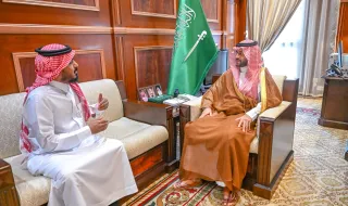 نائب أمير حائل يتسلم بحثًا تاريخيًا عن أخبار المنطقة