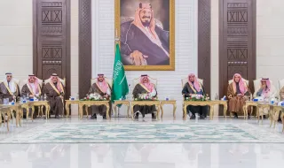 أمير منطقة حائل يستقبل جموع المواطنين والمسؤولين