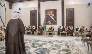 سمو أمير منطقة حائل يستقبل المواطنين والمسؤولين في جلسته الاثنينية