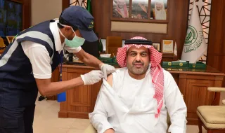 قدم سعادة وكيل إمارة منطقة حائل أ.عادل بن صالح آل الشيخ موظفي الإمارة لتلقي التطعيم ضد مرض الأنفلونزا الموسمية