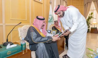 سمو أمير حائل يدشّن خدمة جديدة لإمارة المنطقة تتمثل في اعتماد البطاقة الخاصة لمنسوبيها في تطبيق "توكلنا خدمات".