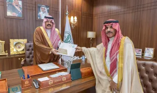 سمو أمير حائل يستقبل مدير إدارة الأحوال المدنية بالمنطقة.