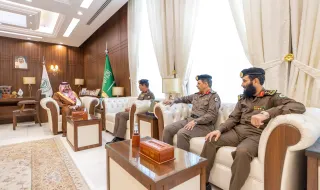 سمو أمير حائل يستقبل مدير الشرطة ونائبه ومدير المرور بالمنطقة.