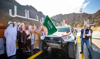 سمو أمير منطقة حائل يعلن انطلاق رالي حائل تويوتا الدولي 2022