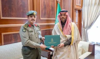 سمو #نائب_أمير_منطقة_حائل يتسلم التقرير الإحصائي السنوي لجوازات المنطقة للعام ١٤٤٣هـ