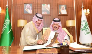 سمو أمير منطقة حائلي تسلم التقرير السنوي لفرع الإدارة العامة للمجاهدين