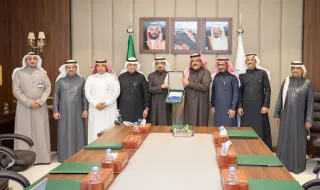 أمير حائل يتسلم الدراسة العلمية الميدانية لمواجهة متغيرات العصر والمتغيرات الاجتماعية للحد من آثارها على معدلات الجريمة بالمنطقة