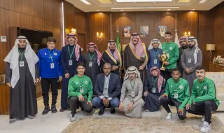 أمير حائل يتسلم التقرير السنوي للإدارات الحكومية والأهلية بسميراء للعام 2023