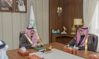 أمير منطقة حائل يطلع على أبرز أعمال وخدمات ومشاركات غرفة المنطقة