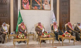 أمير منطقة حائل يعقد جلسته الاثنينية