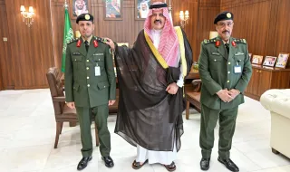 الأمير عبد العزيز بن سعد ‏يقلد ‏مساعد مدير سجون منطقة ‏حائل رتبته الجديدة