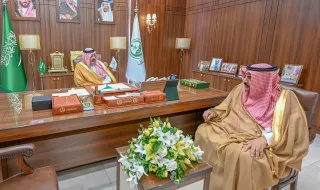 أمير حائل يستقبل مدير فرع هيئة الهلال الأحمر السعودي بالمنطقة