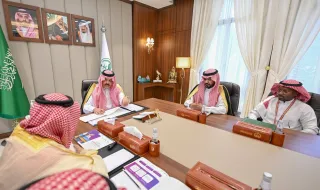 أمير حائل يستقبل رئيس جمعية التنمية السياحية بالمنطقة