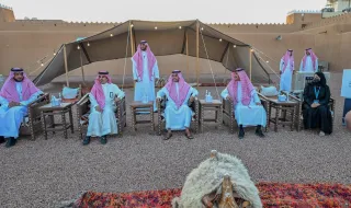 نائب أمير حائل يزور فعالية "المعتزل الكتابي"