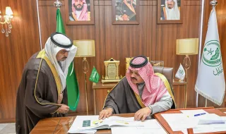 أمير حائل يتسلم التقرير السنوي للإدارة العامة للأحوال المدنية بالمنطقة