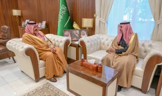 أمير حائل يستقبل مدير فرع وزارة الموارد البشرية والتنمية الاجتماعية بالمنطقة