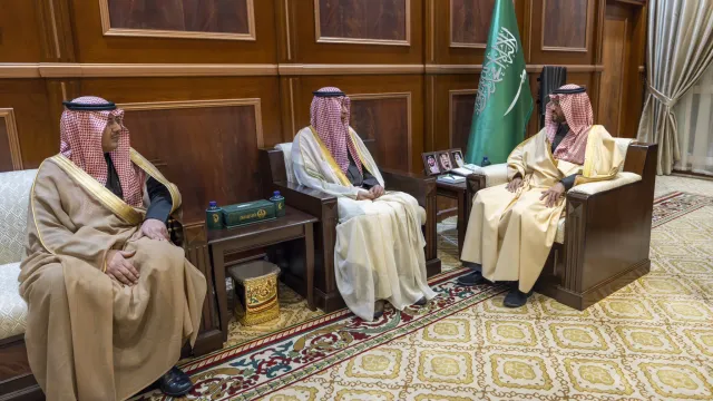 نائب أمير حائل يستقبل المدير الإقليمي للخطوط السعودية بمنطقتَيْ القصيم وحائل