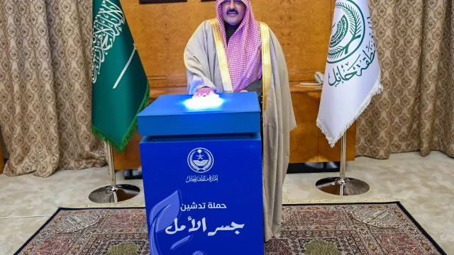 أمير حائل يدشّن حملة "جسر الأمل" بالمنطقة