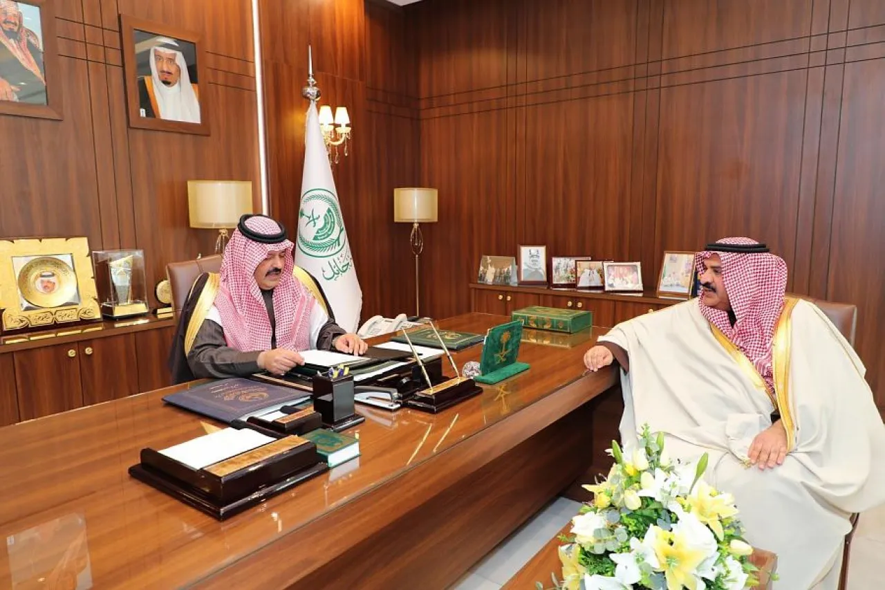 سمو الأمير عبدالعزيز بن سعد يتسلم التقرير السنوي لفرع هيئة الهلال الأحمر​